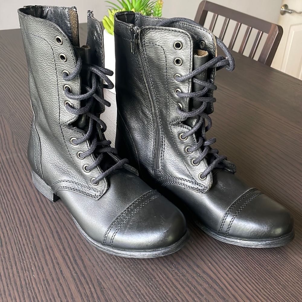 Troopa Black Leather